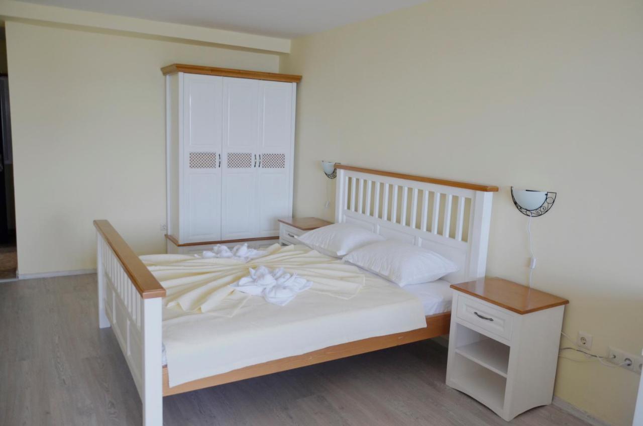 Ashram Hotel Primorsko Eksteriør bilde